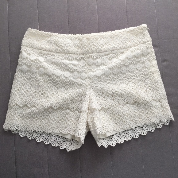 Ann Taylor Pants - 🌸Ann Taylor Loft The Riviera Short size 6🌸
